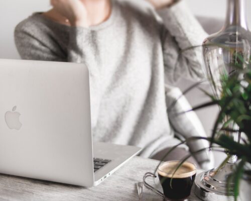 Jobul ideal, model de videochat – cateva  detalii pentru cele care nu au mai lucrat!